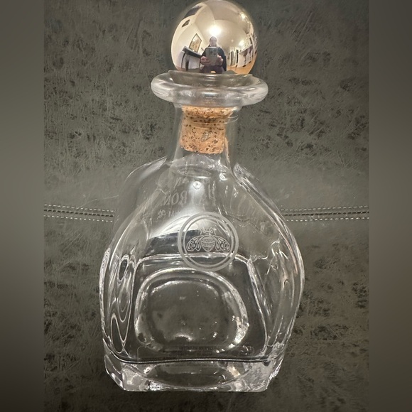 Gran Patron Platinum Glass Tequila Bottle With Silver Cork Stopper - Empty - Picture 2 of 5